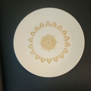 Elegant Gold Patterned Plate